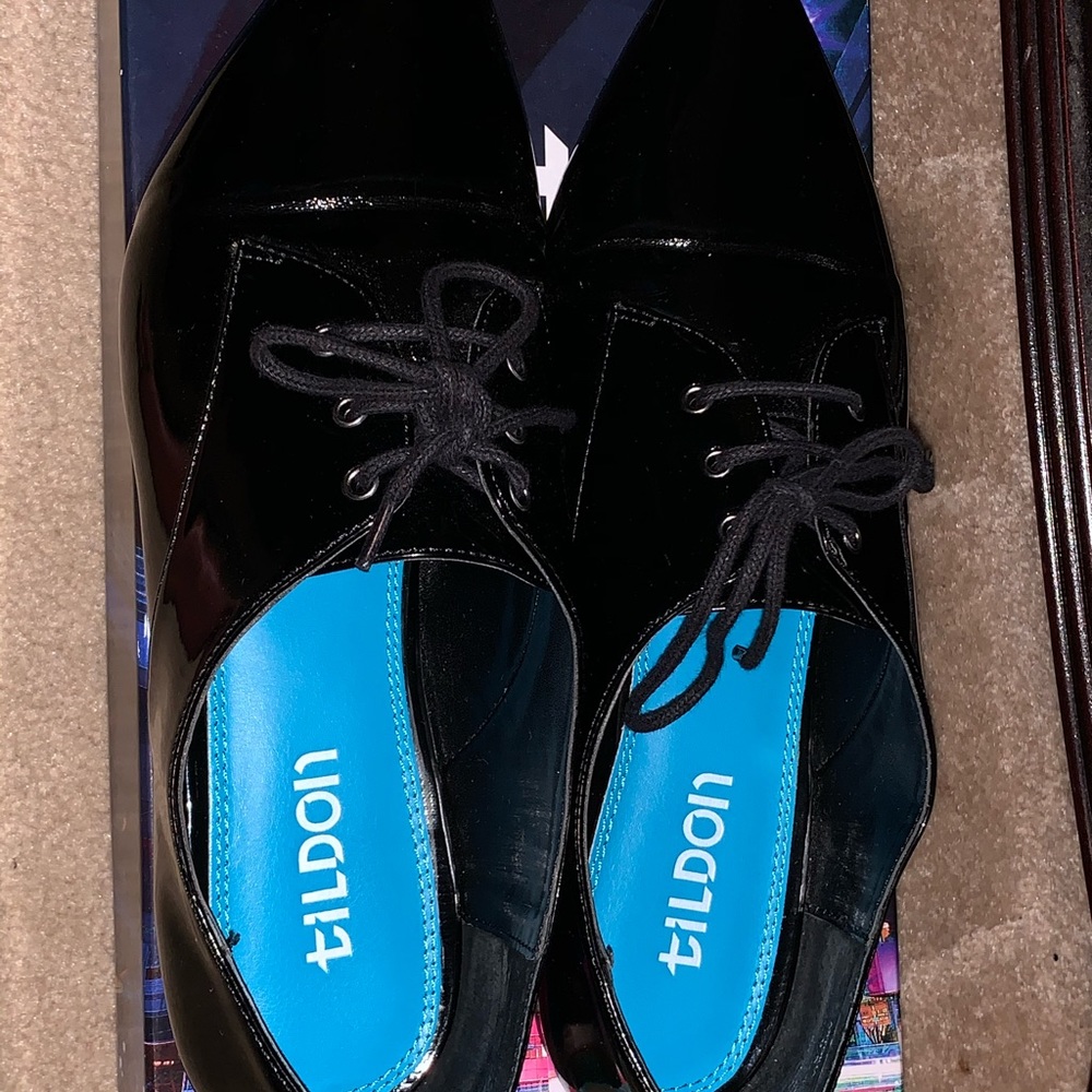 Tildon Astoria Oxfords in Black